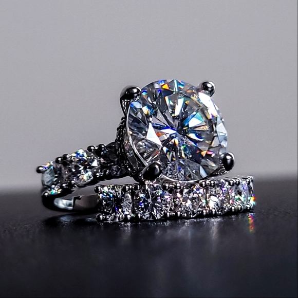 Moissanite women's ring